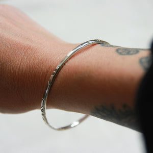 TEXTURED BANGLE